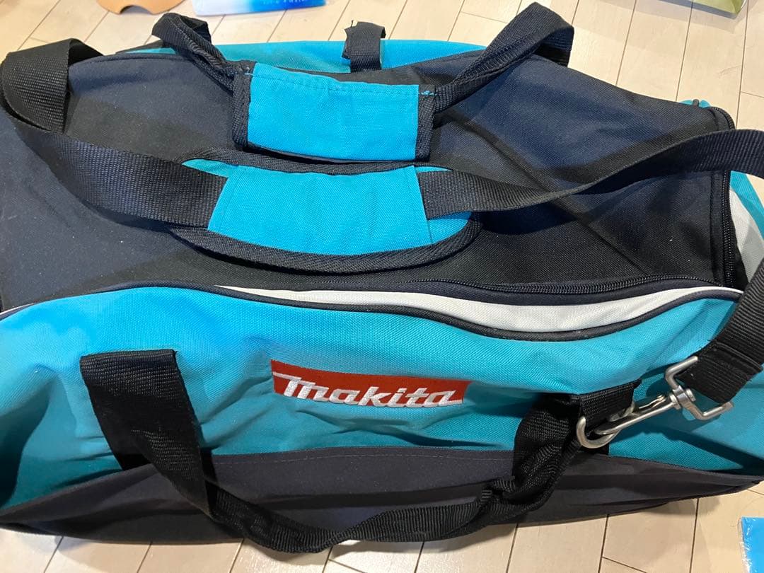 Makita ポータブルテレビ TV+ツールバック 充電器+バッテリー付属