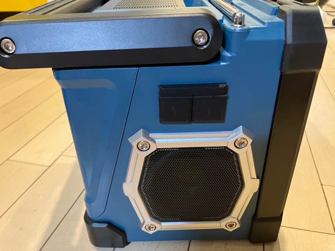 Makita ポータブルテレビ TV+ツールバック 充電器+バッテリー付属