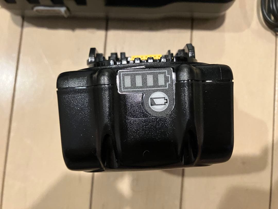 Makita ポータブルテレビ TV+ツールバック 充電器+バッテリー付属