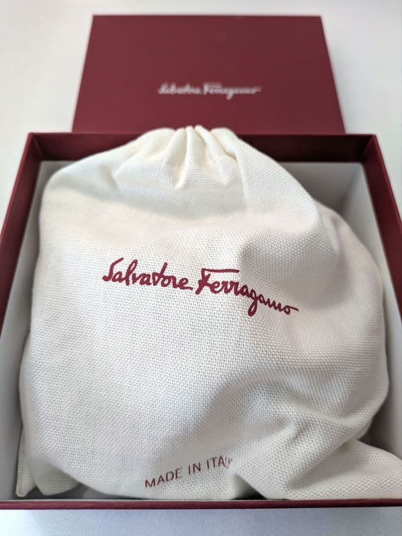 Salvatore Ferragamo フェラガモグレー ベルト　【未使用品】
