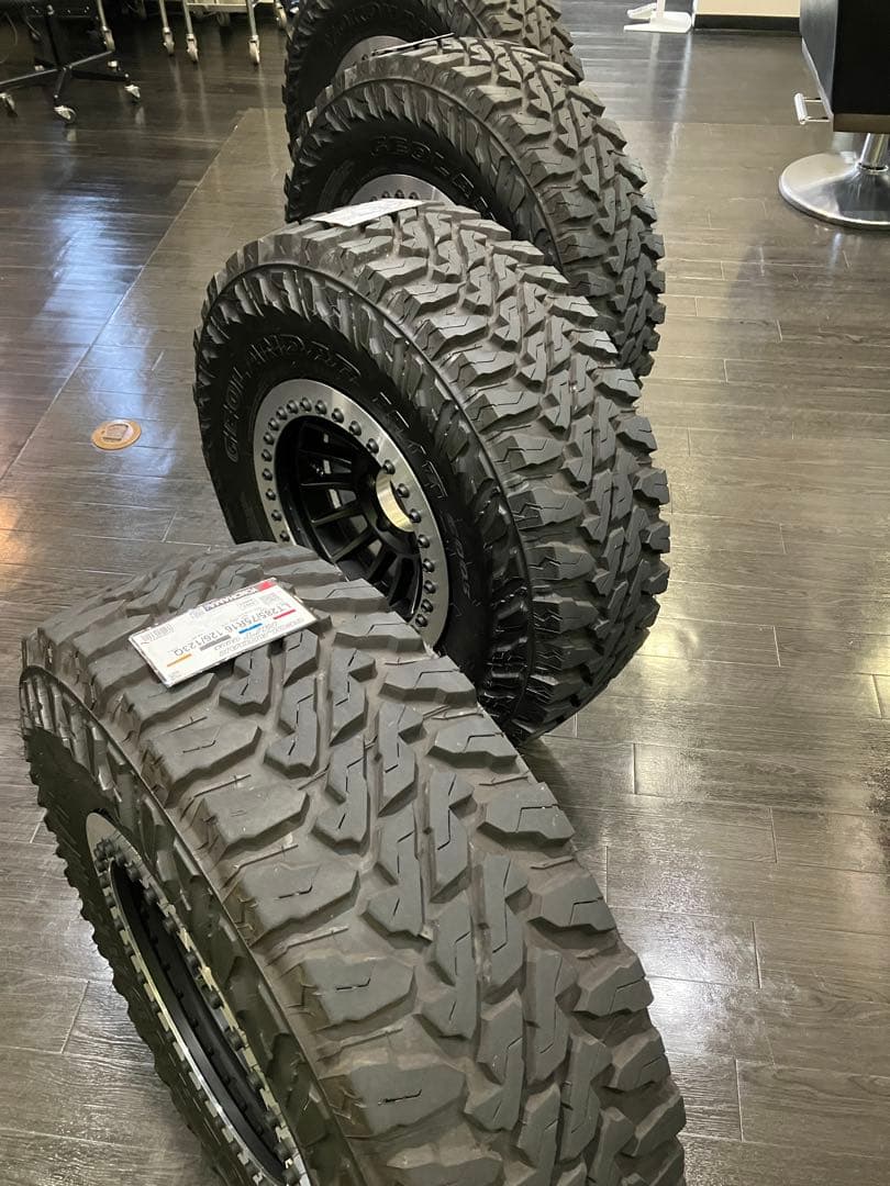 ソリッドレーシングタービンZ1 16ジオランダーMTG003 285/75R16