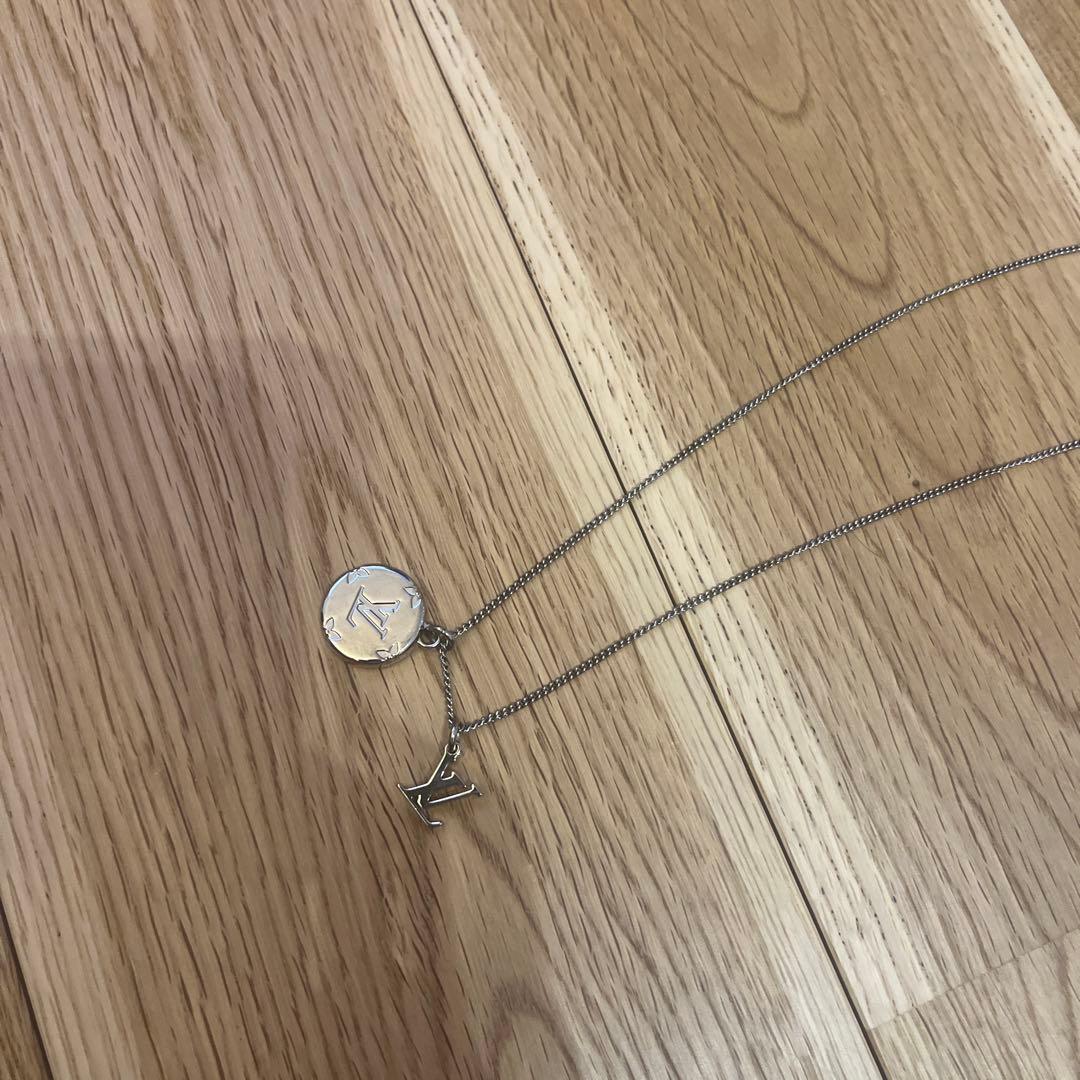 ルイヴィトン　ネックレス　シルバー