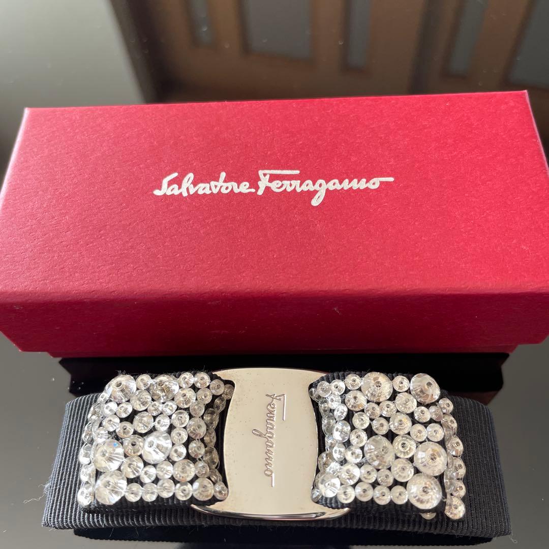 Ferragamo barretteフェラガモバレッタ ヴァララインストーン