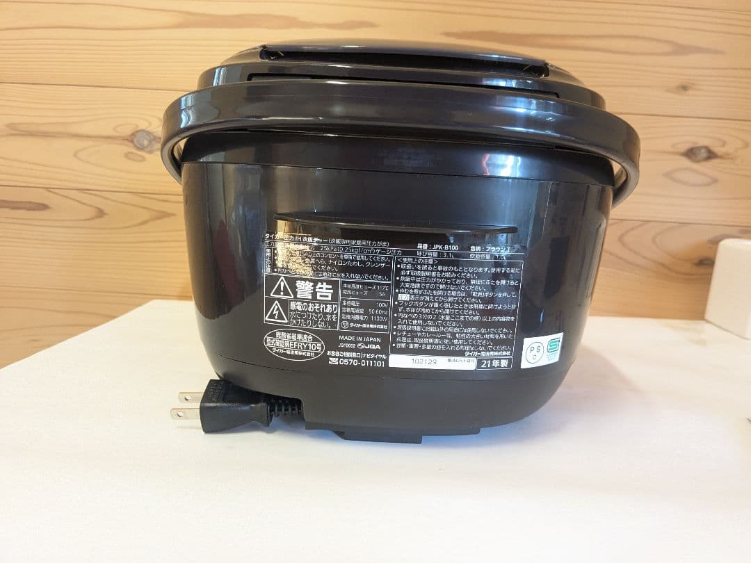 【未使用】タイガー　TIGER 炊飯器 5.5合 ブラウン JPK-B100T
