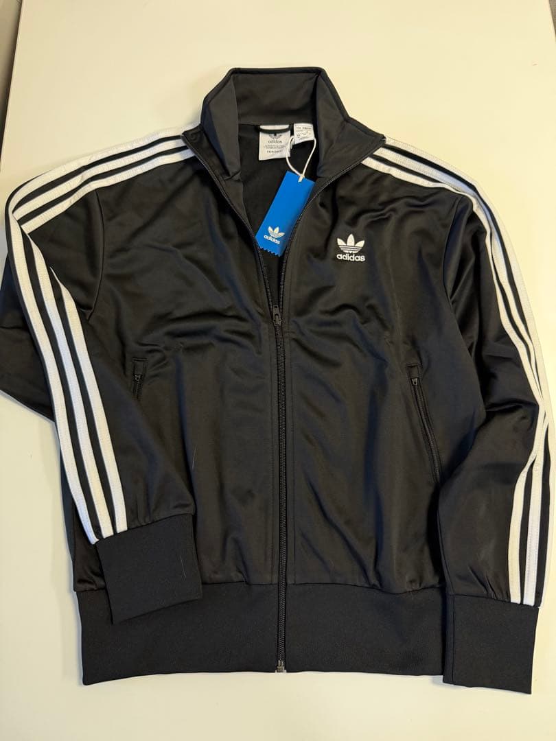 adidas トラックジャケット　M