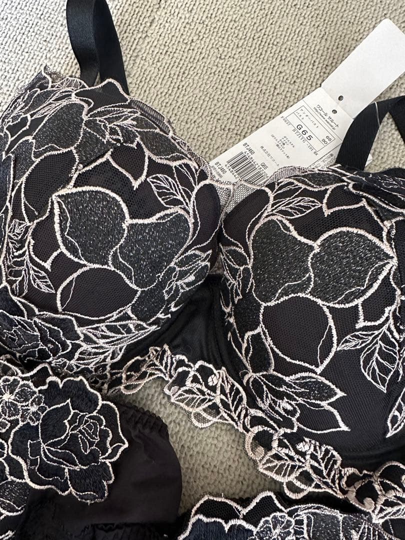 タグ付き未使用品！ワコール　サルート　ブラ&ショーツ2枚セット