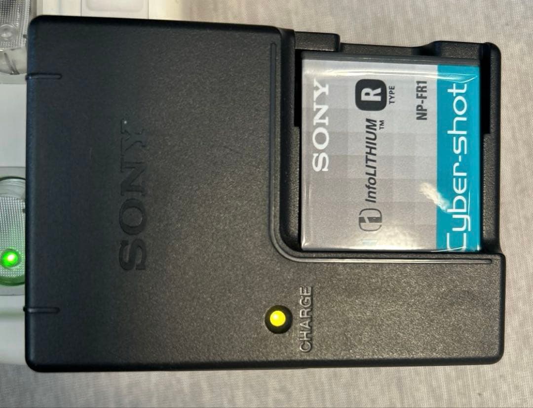 SONY Cyber-shot DSC-T30 デジタルカメラ 黒 充電器付