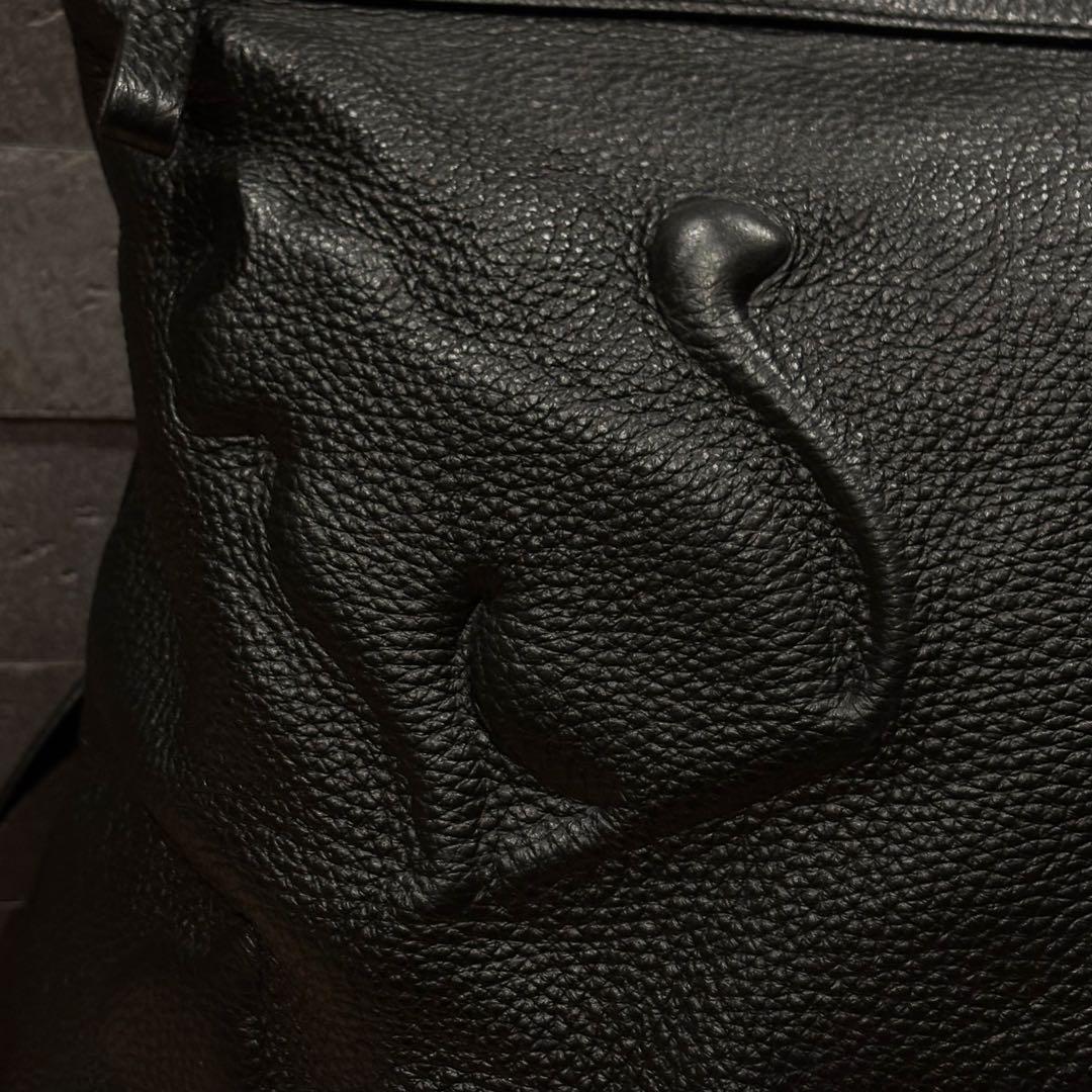 【美品】IO pelle イオペレ 黒猫 エンボス リュック イタリアンレザー