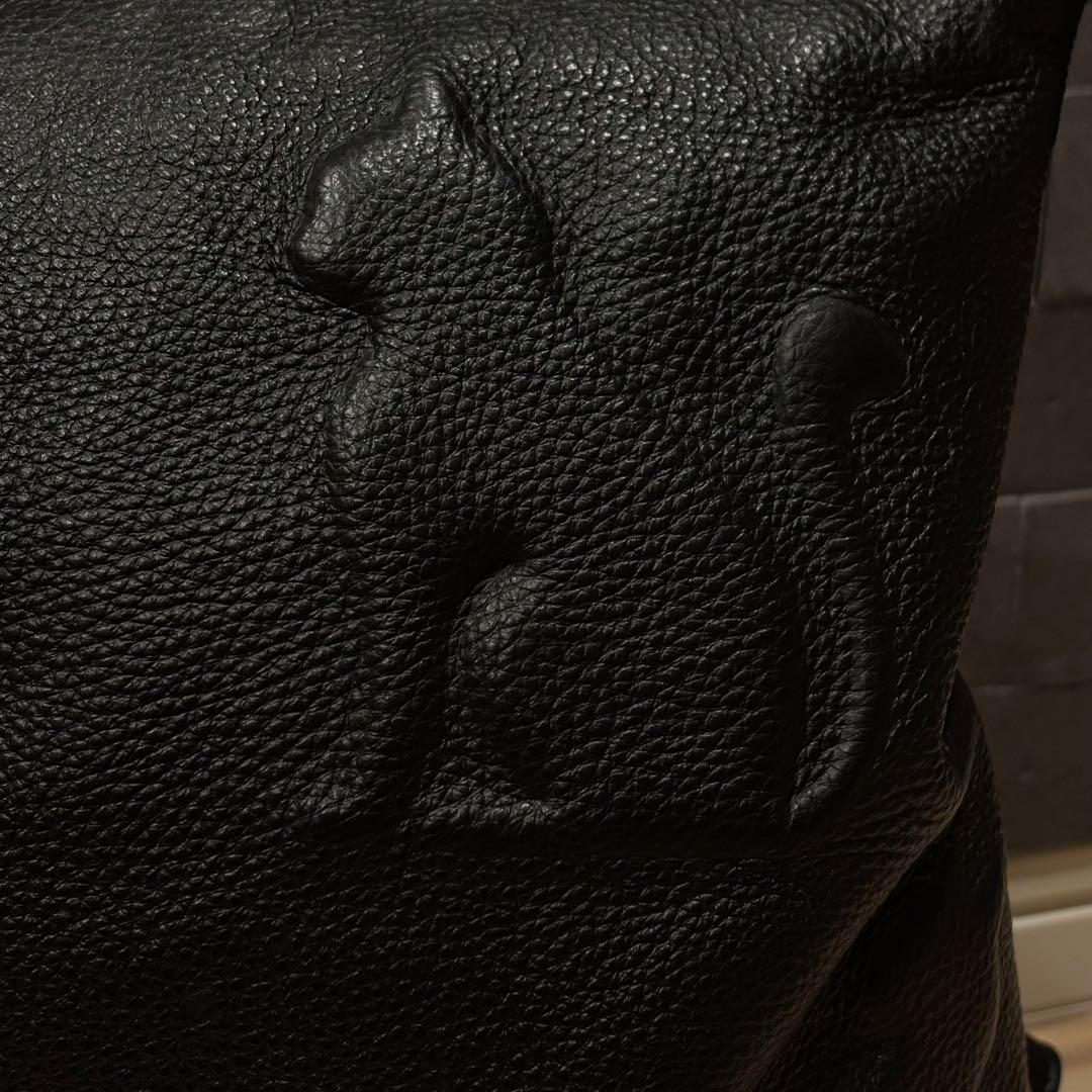 【美品】IO pelle イオペレ 黒猫 エンボス リュック イタリアンレザー