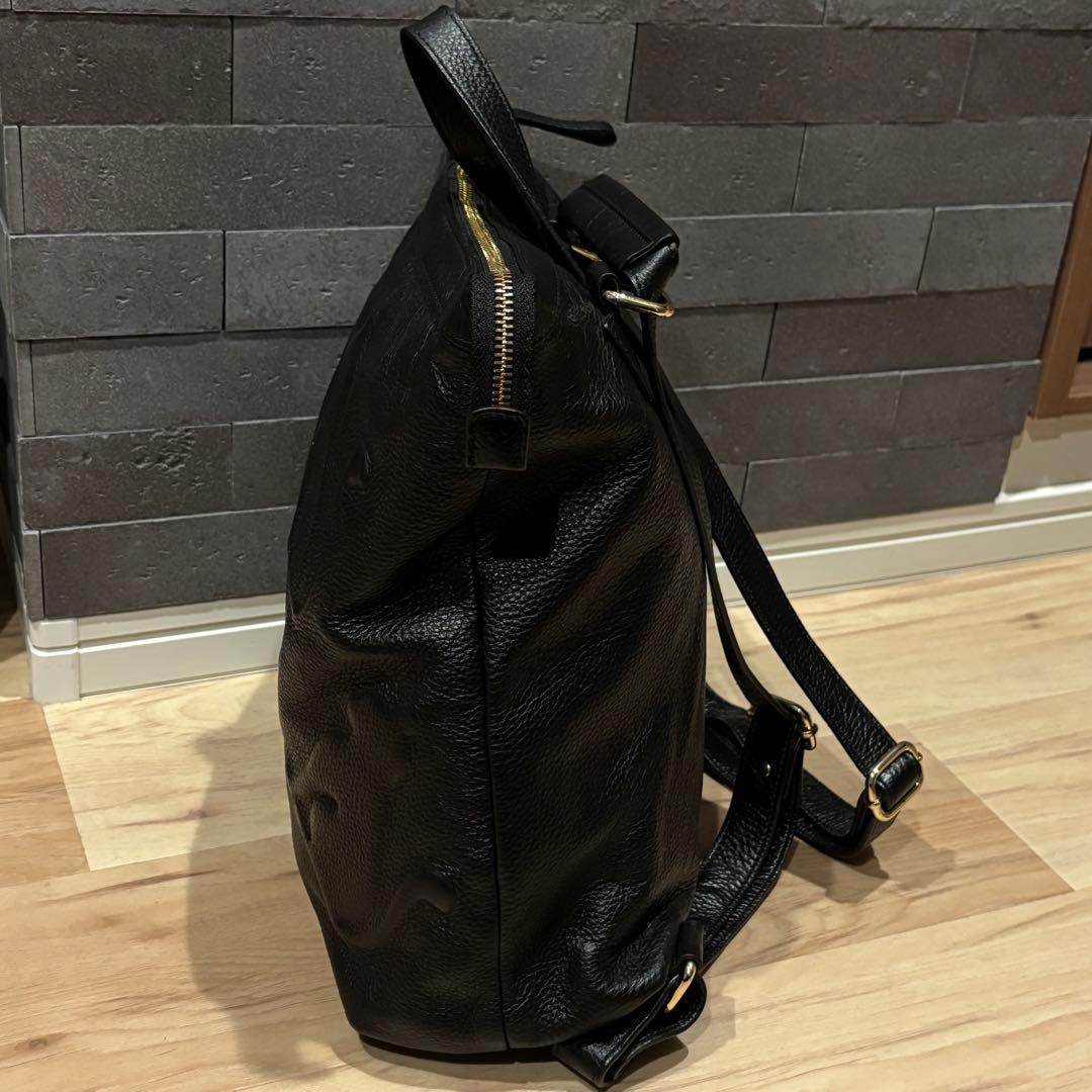【美品】IO pelle イオペレ 黒猫 エンボス リュック イタリアンレザー