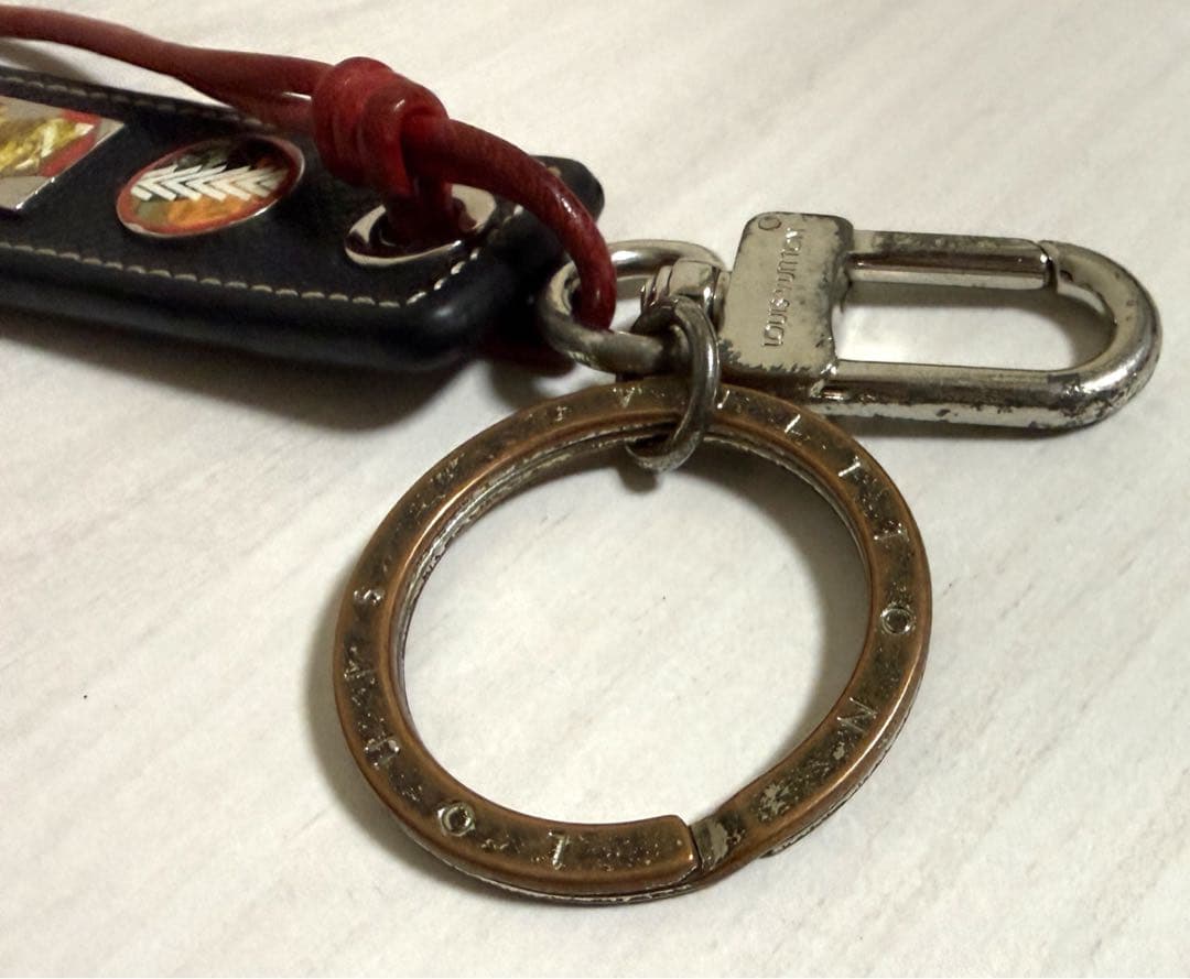 LOUIS VUITTON ☆ ブラック レザー キーリング