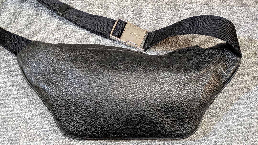 BALLY ブラック レザー ファニーパック