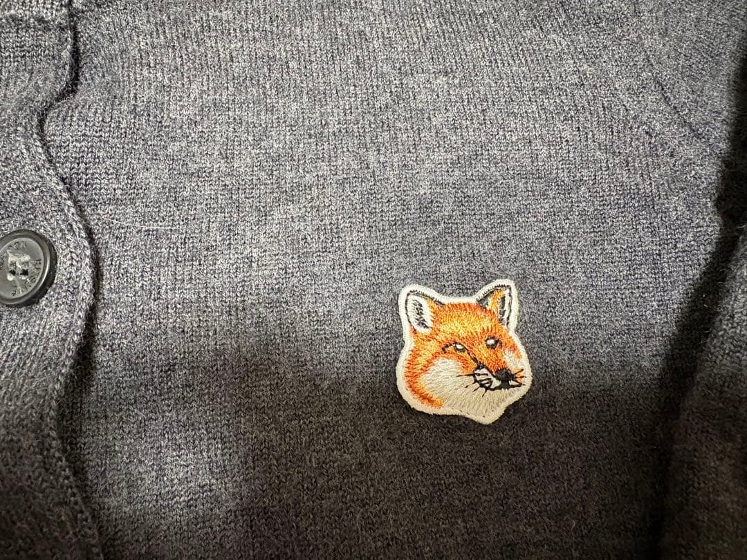 メゾンキツネ MAISON KITSUNE カーディガン グレー