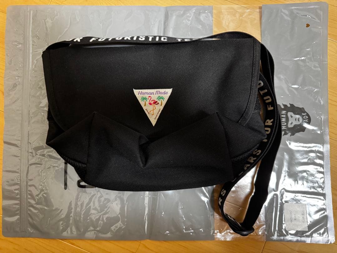 HUMAN MADE ブラック メッセンジャーバッグ