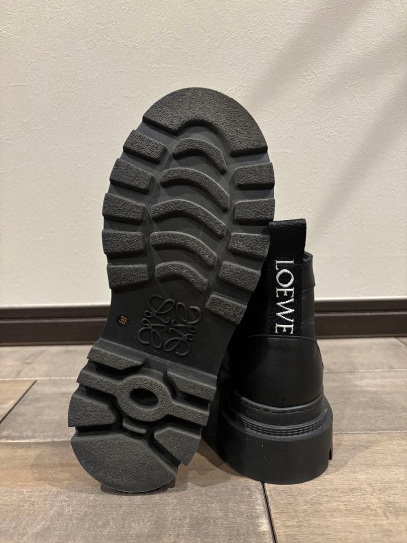 LOEWE ブラック レザーブーツ