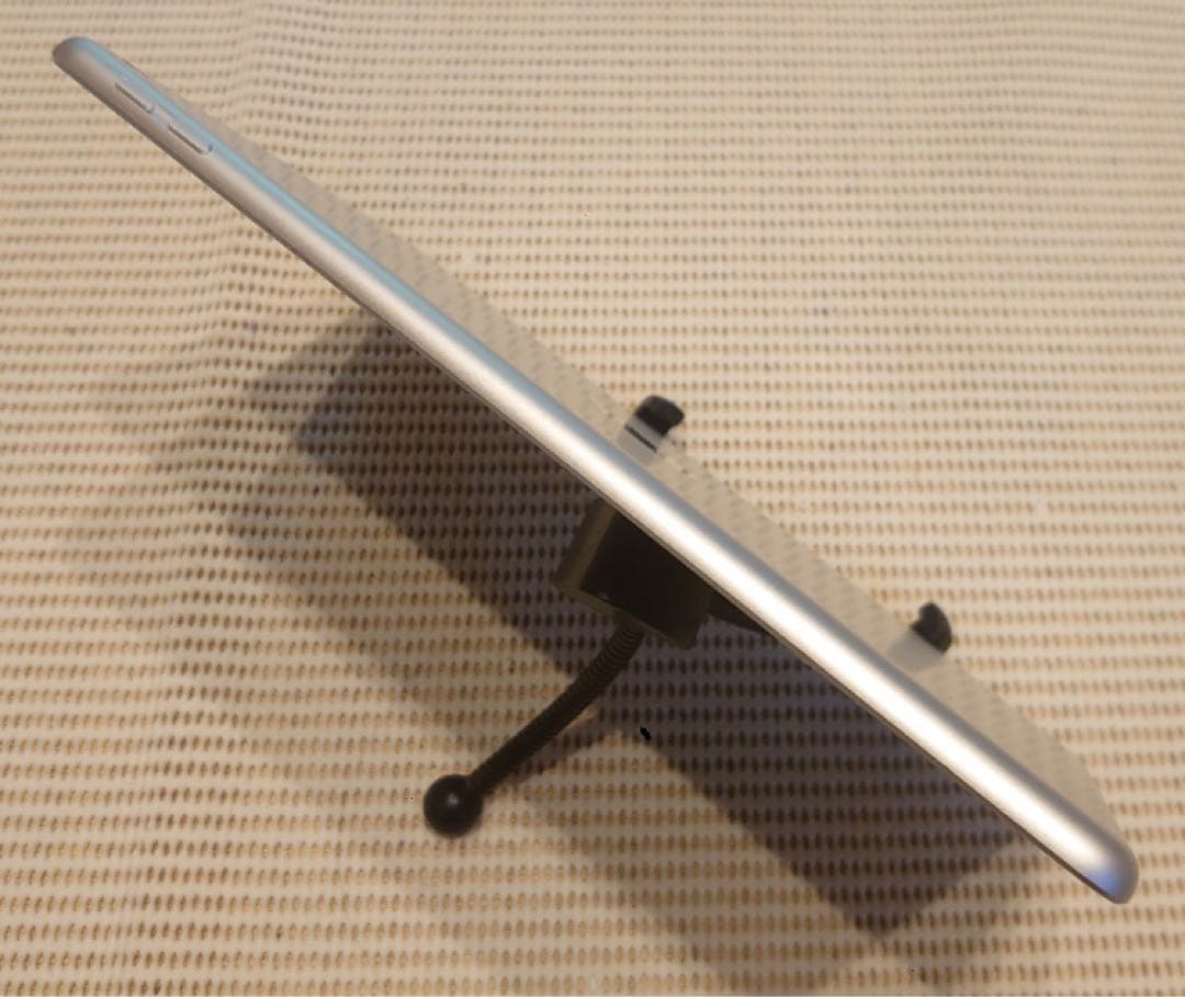 完動品液晶無傷iPad第6世代(A1893)本体32GB送料込LJF8K