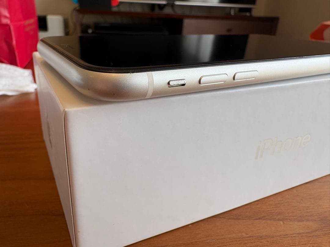 Apple iPhone 11 ホワイト本体128GB SIMフリー