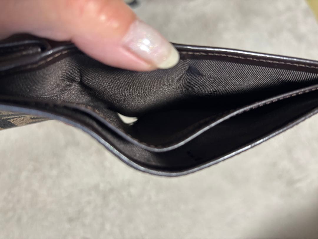 FENDI二つ折り財布