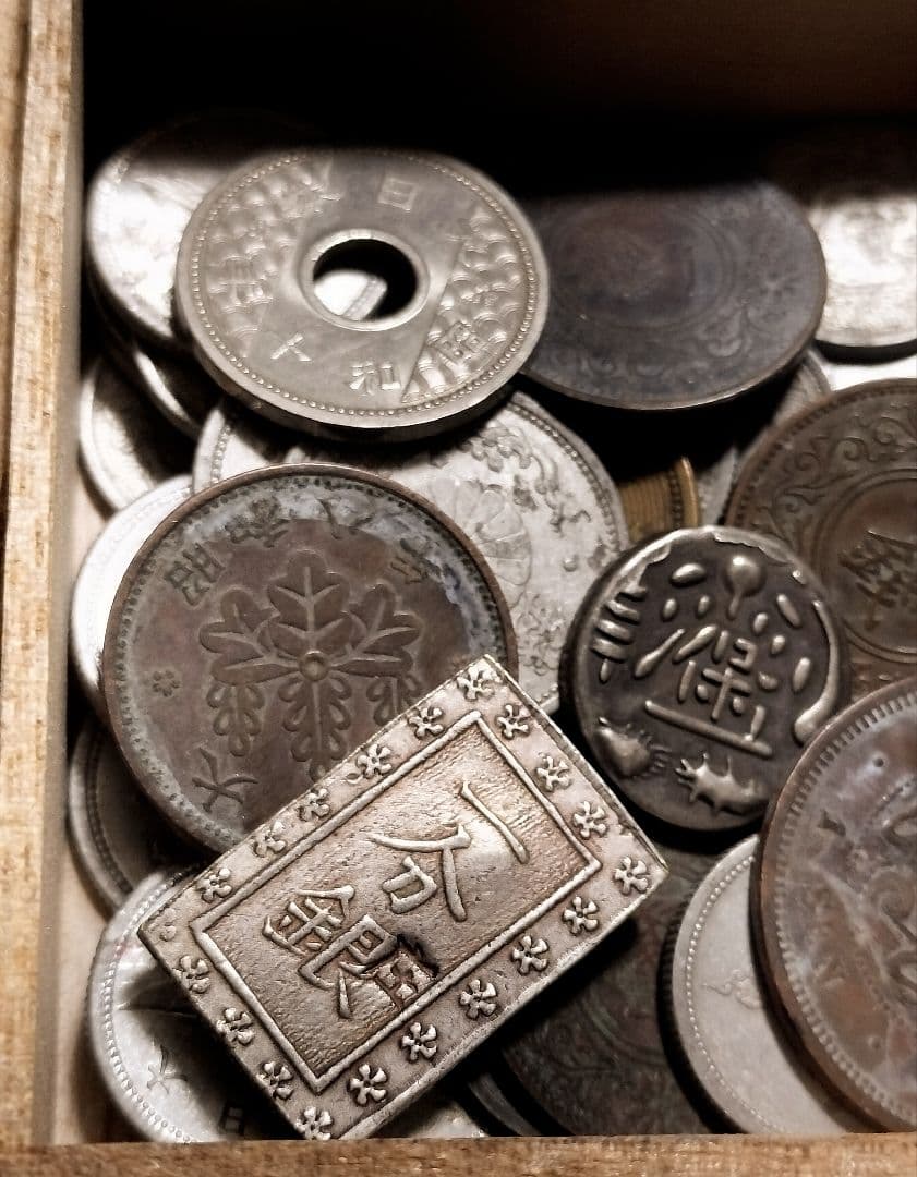か*つ様 古銭庄内豆板銀など雑銭まとめて 桐箱付 古銭近代貨幣穴銭銀貨庄内一分銀