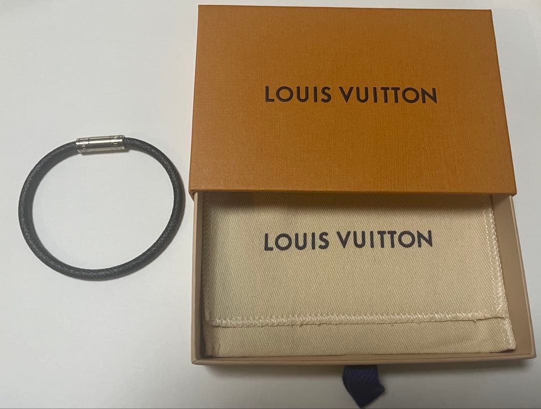【新品未使用】Louis Vuitton ブラックレザーブレスレット
