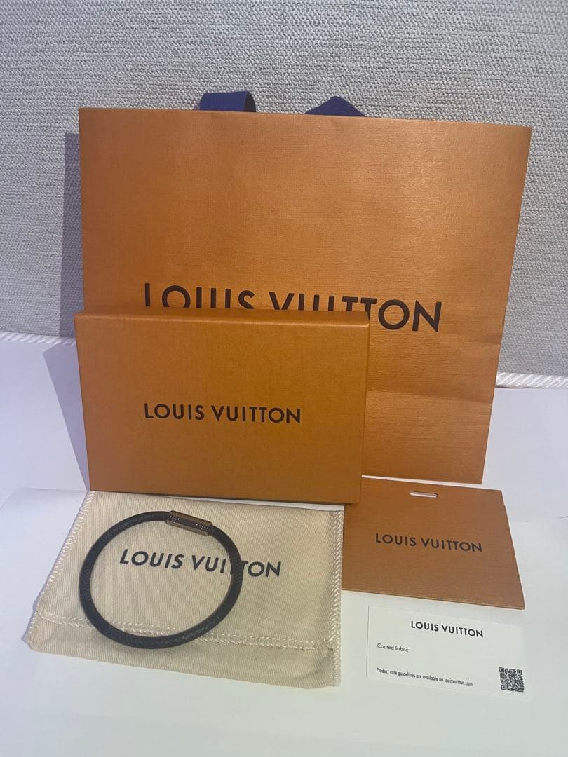 【新品未使用】Louis Vuitton ブラックレザーブレスレット