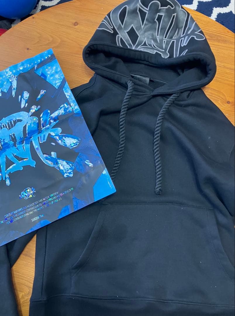 シナワールド　ブラック パーカー