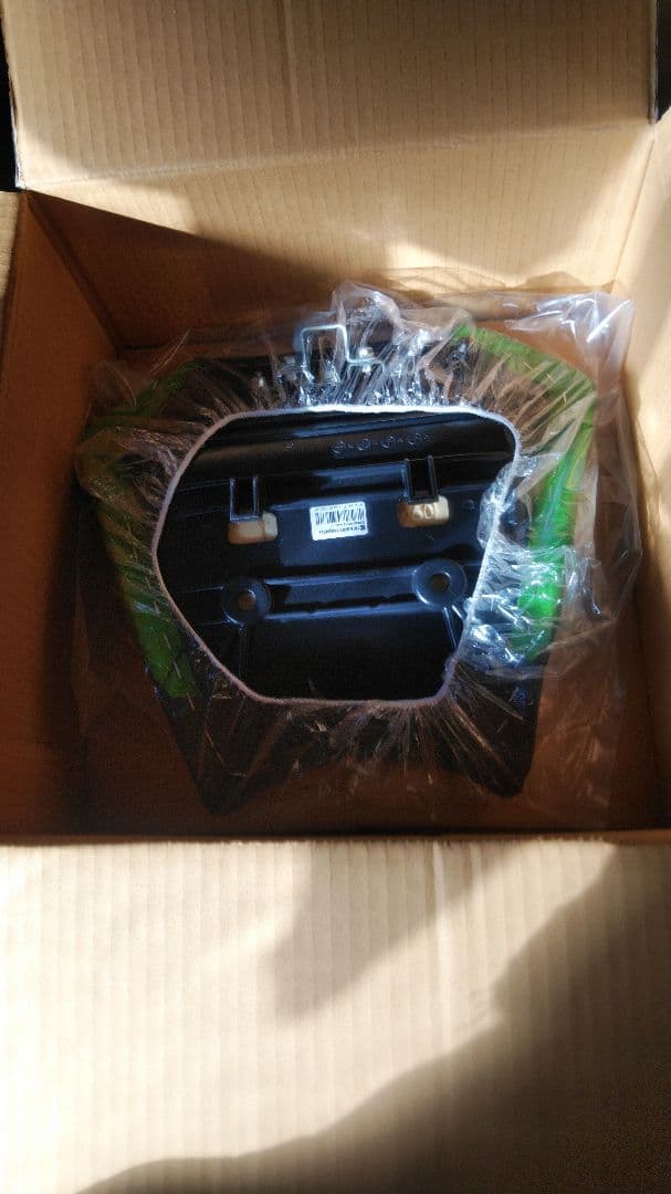 カワサキZH2ローシート カワサキプラザ純正品 2cmダウン　極美品