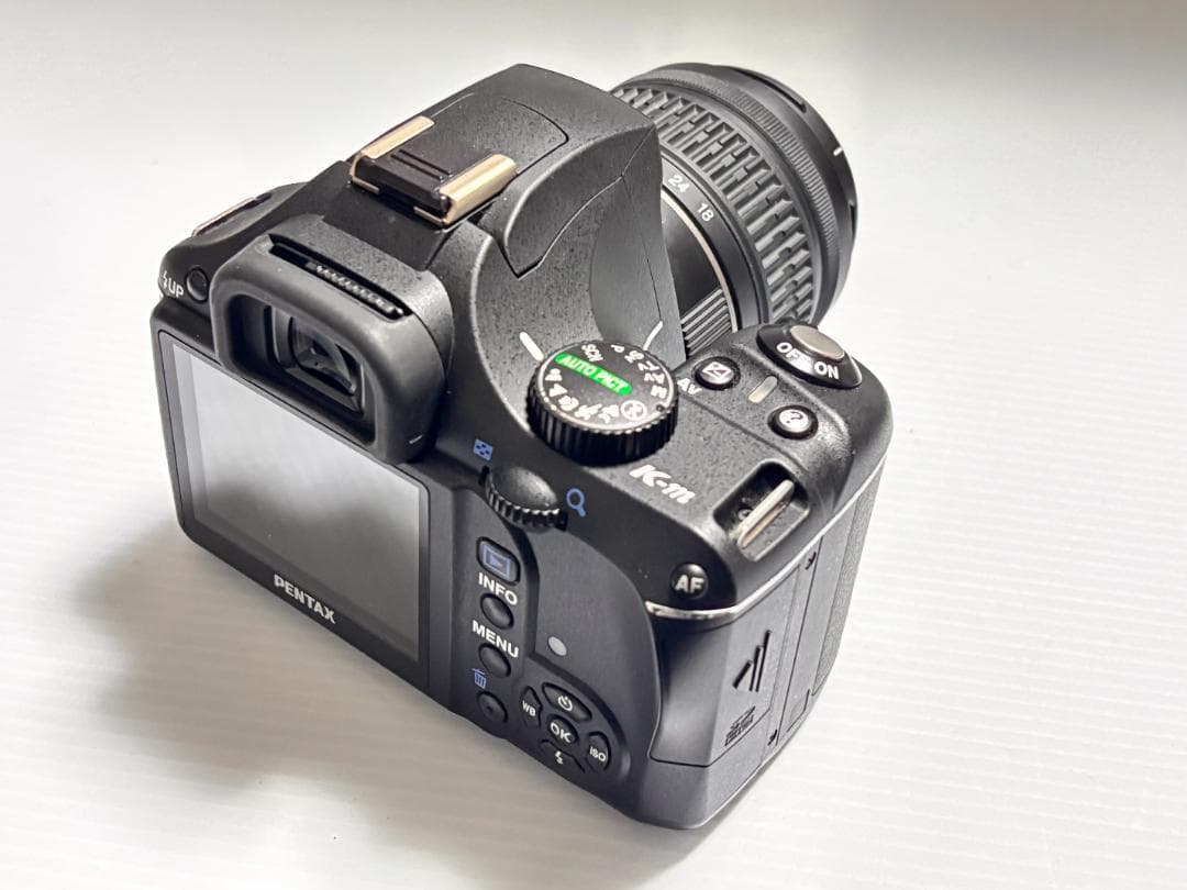 動作品 PENTAX K-m デジタル一眼レフカメラ 18-55mm レンズ付き