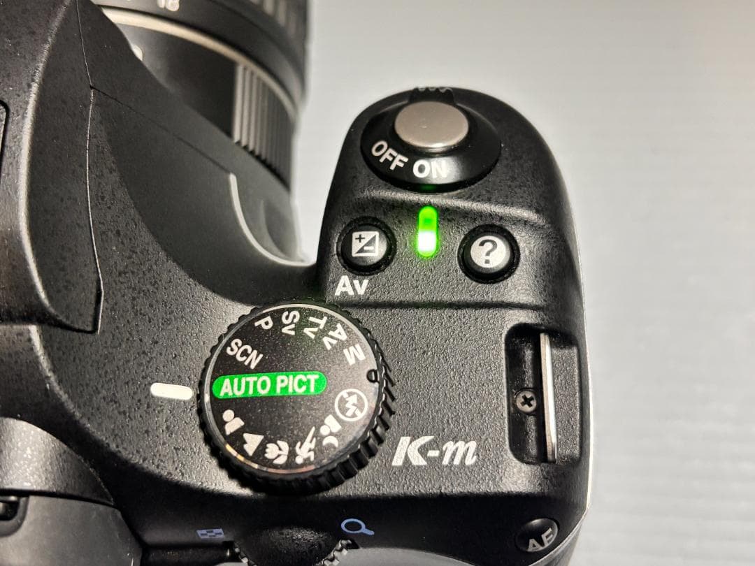 動作品 PENTAX K-m デジタル一眼レフカメラ 18-55mm レンズ付き