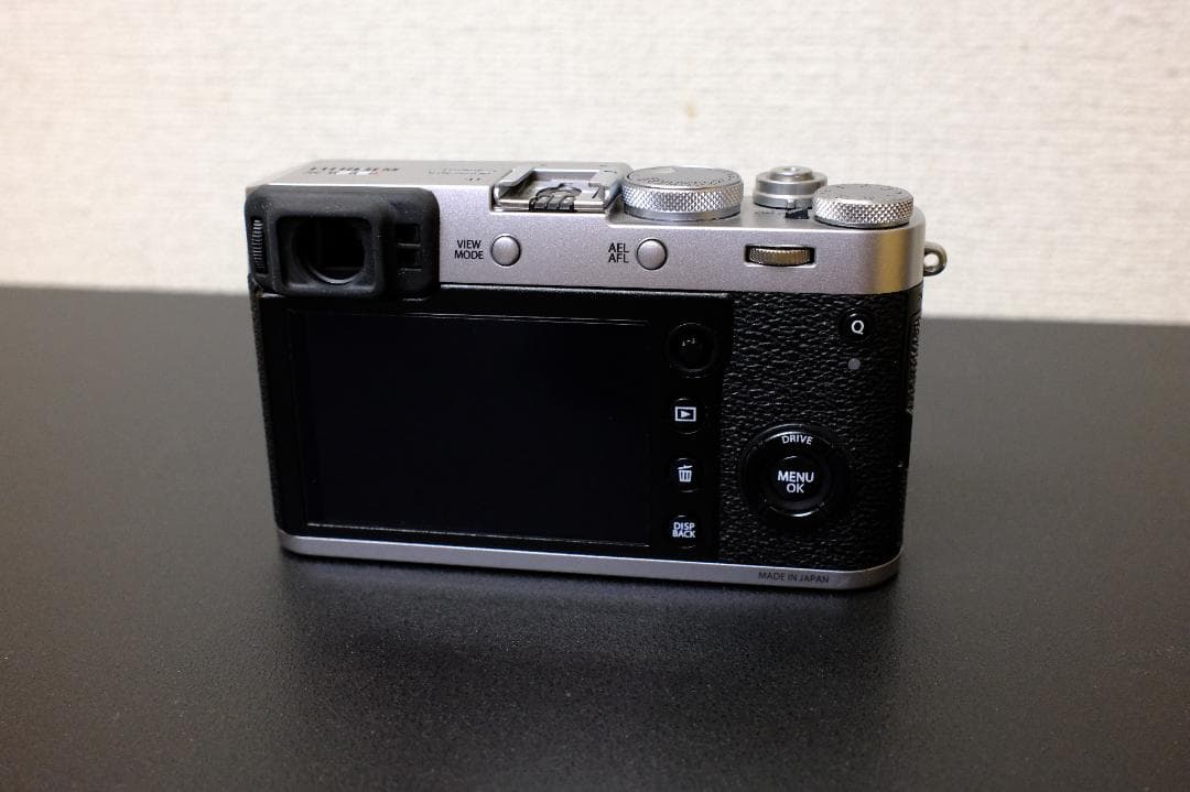 【中古】 FUJIFILM X100F シルバー【本体のみ】