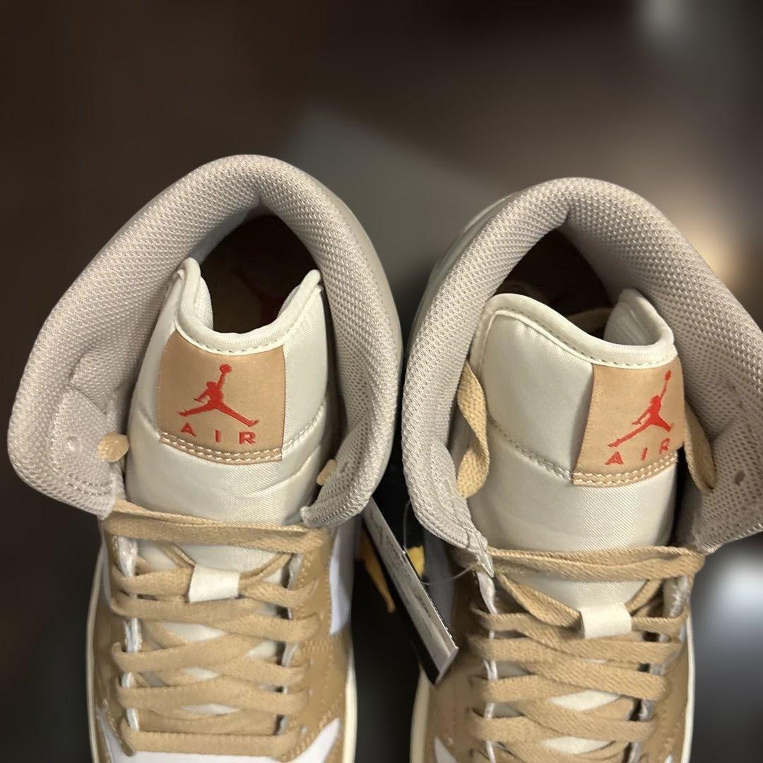 T*a様 ナイキ nike AIR JORDAN 1MID DQ8426-200