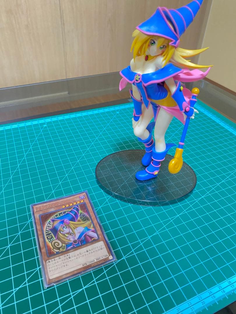 遊戯王　ブラックマジシャンガール　フィギュア