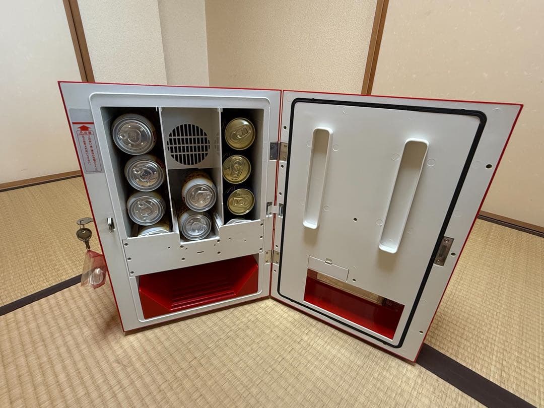 冷蔵自動販売機（日本ハムファイターズ記念缶付）