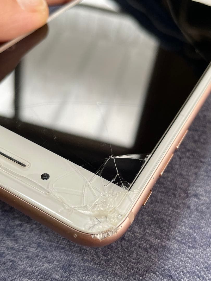 iPhone 8 Plus ゴールド 画面ひび割れ
