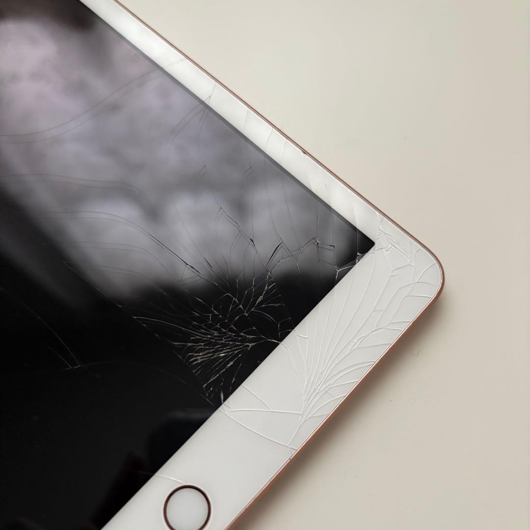 【画面割れ・操作可能】iPad 第8世代 32GB ゴールド Wi-Fiモデル