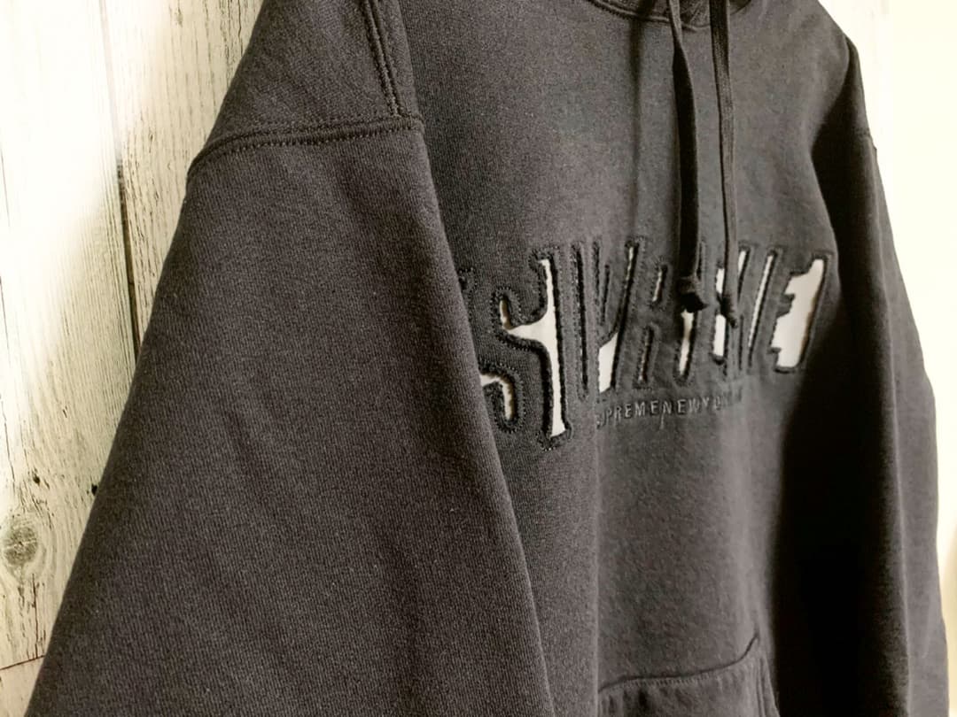 【新品未使用】全タグ●完売品●supreme プルオーバーパーカー Lサイズ