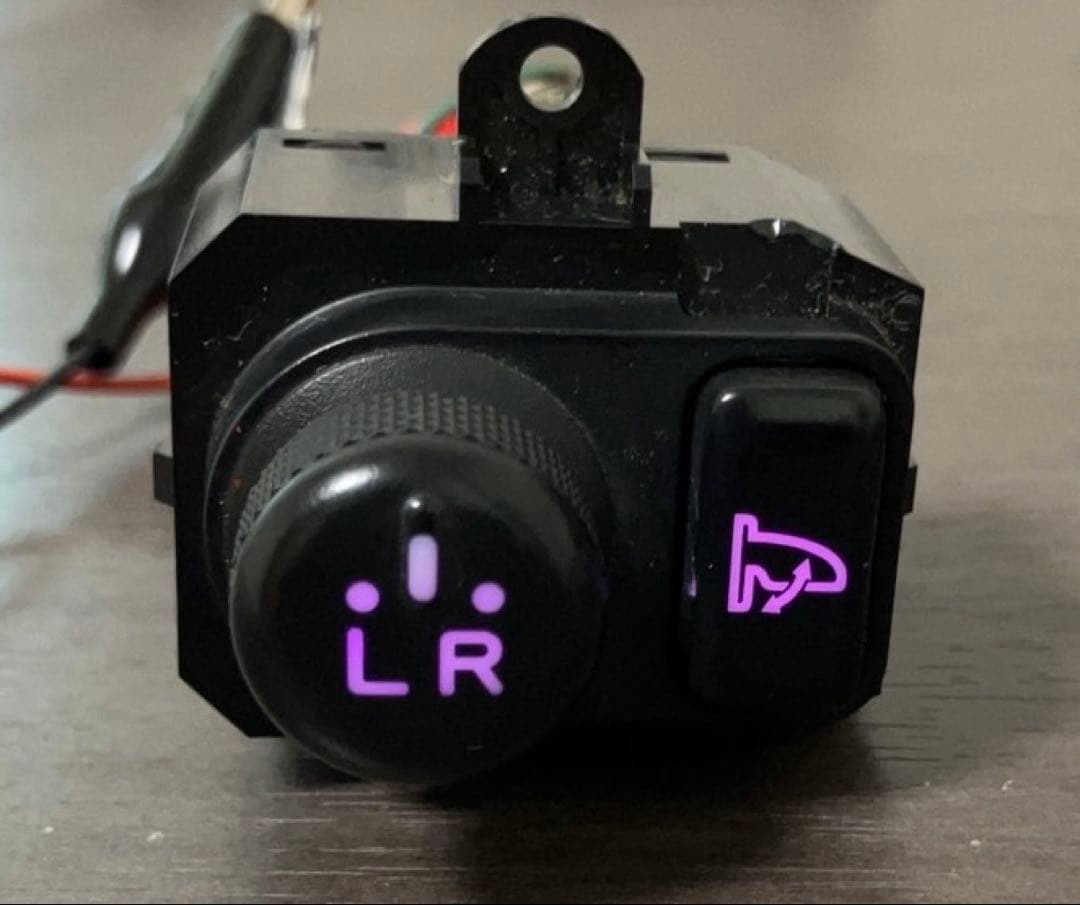 エアコンスイッチ、ミラースイッチ、パワーウィンドウ、ハザードスイッチ