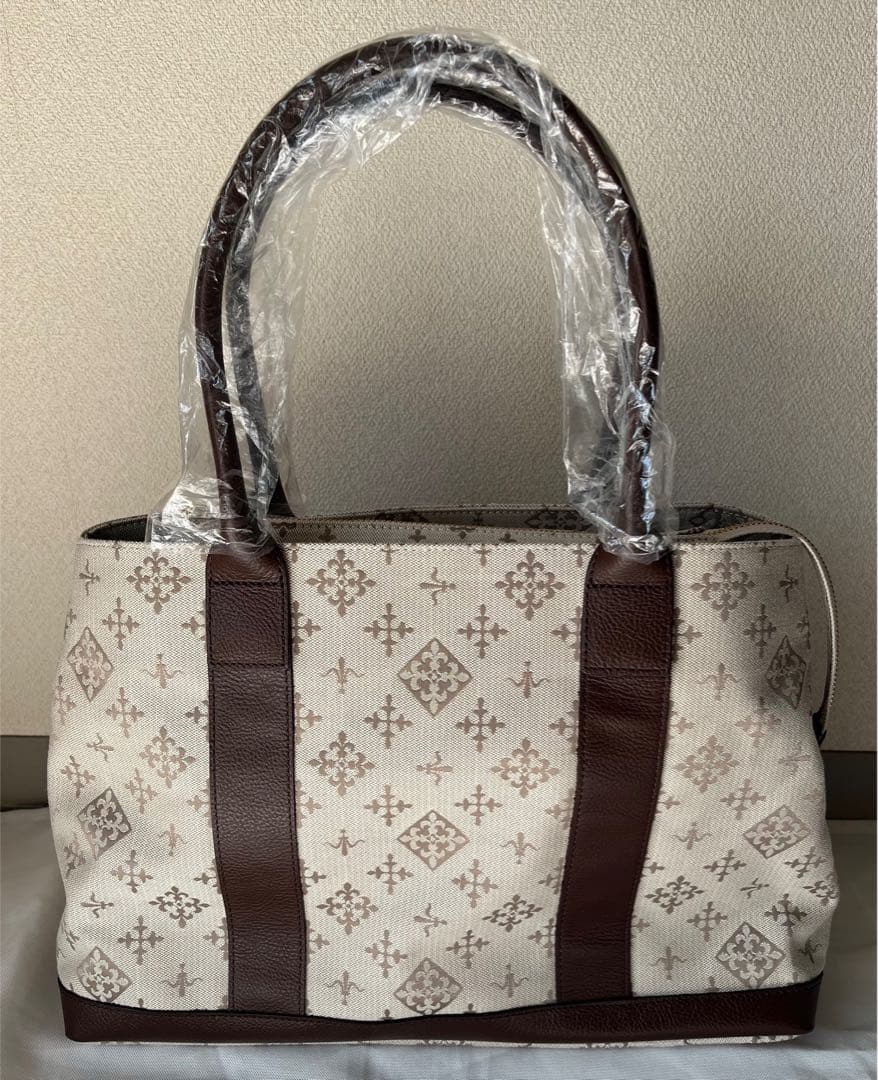 送料込【新品・未使用】russetモノグラムバック