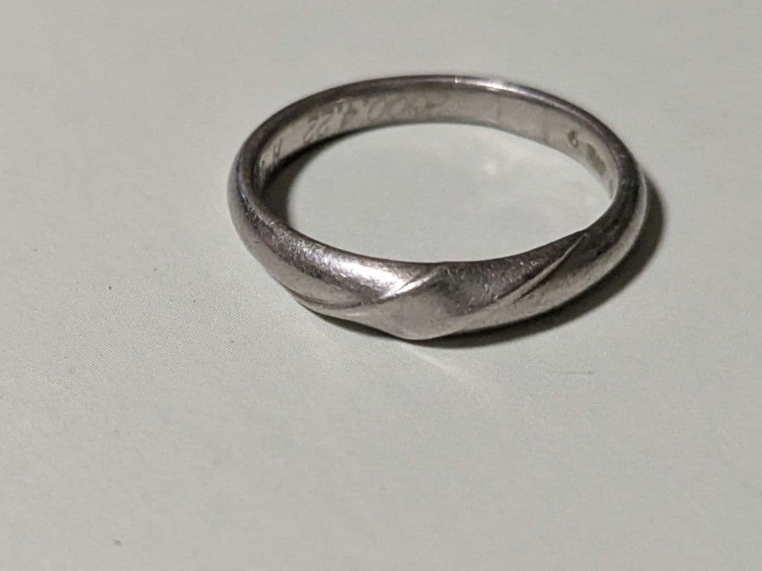 Sainte Pure シルバー ツイストリング イニシャル入り