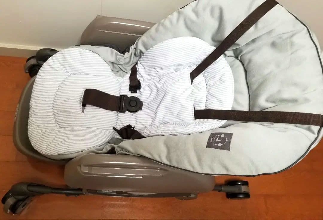 （送料込）コンビ ネムリラ 4キャス 手動 ハイローチェア