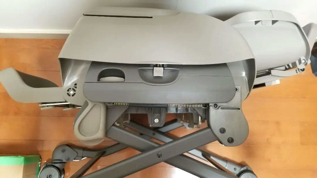 （送料込）コンビ ネムリラ 4キャス 手動 ハイローチェア