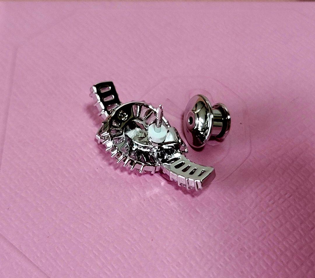【SWAROVSKI】ピンバッジ タックピン スワールデザイン 結び目 美品