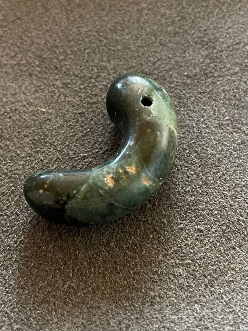 古墳時代　碧玉勾玉　出雲石　出土品