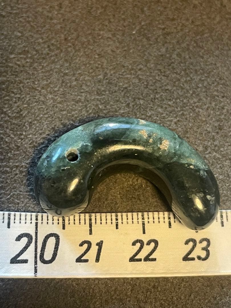 古墳時代　碧玉勾玉　出雲石　出土品