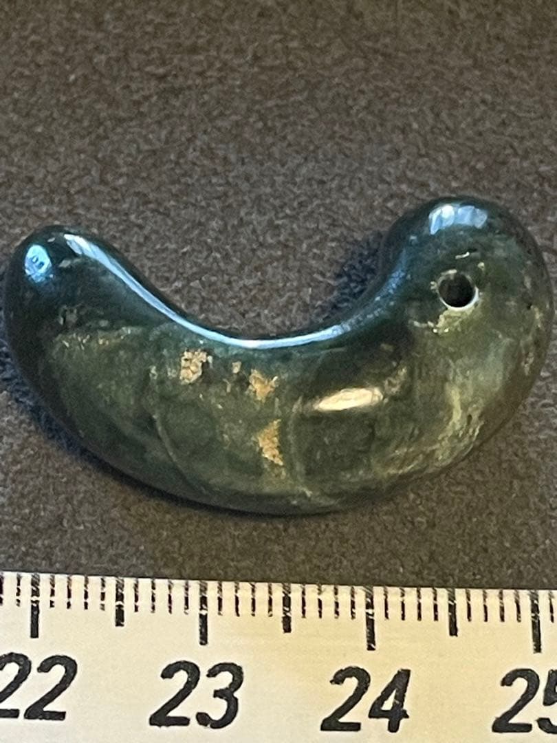 古墳時代　碧玉勾玉　出雲石　出土品