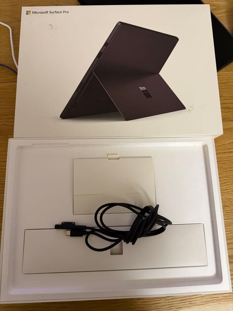 surface pro 6 ノートPC バッテリー残量64% タブレット