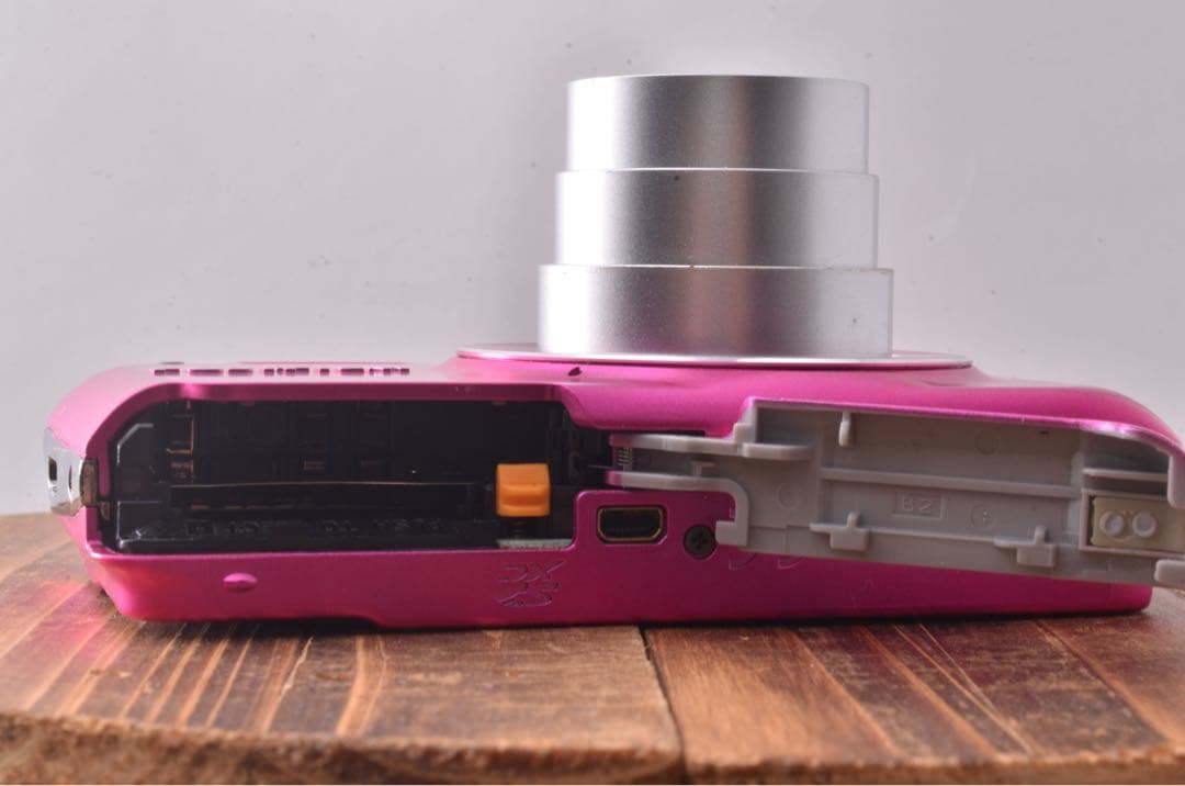 【希少ピンクのカメラ】エモーショナル　コンデジ　富士フイルム　FUJIFILM