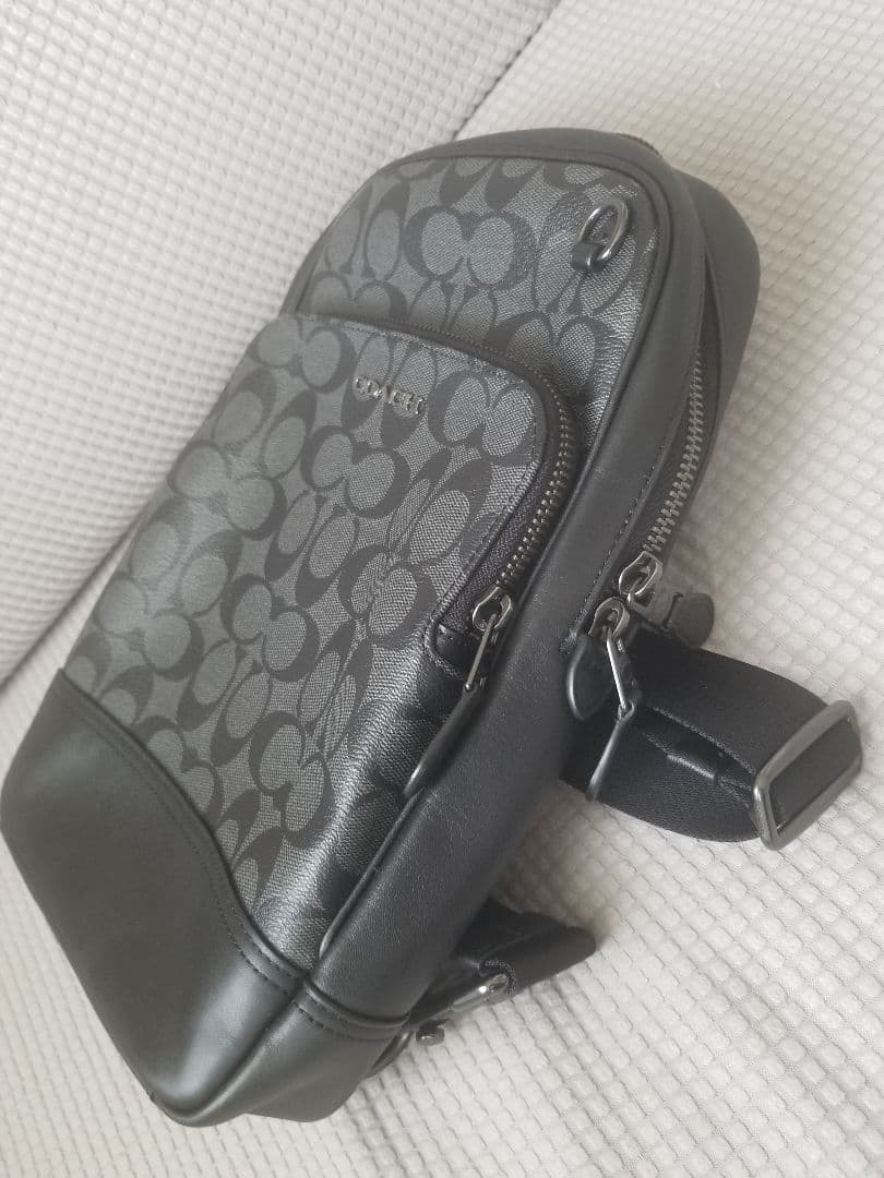 COACH ボディバッグ　ショルダーバッグ　 ブラック