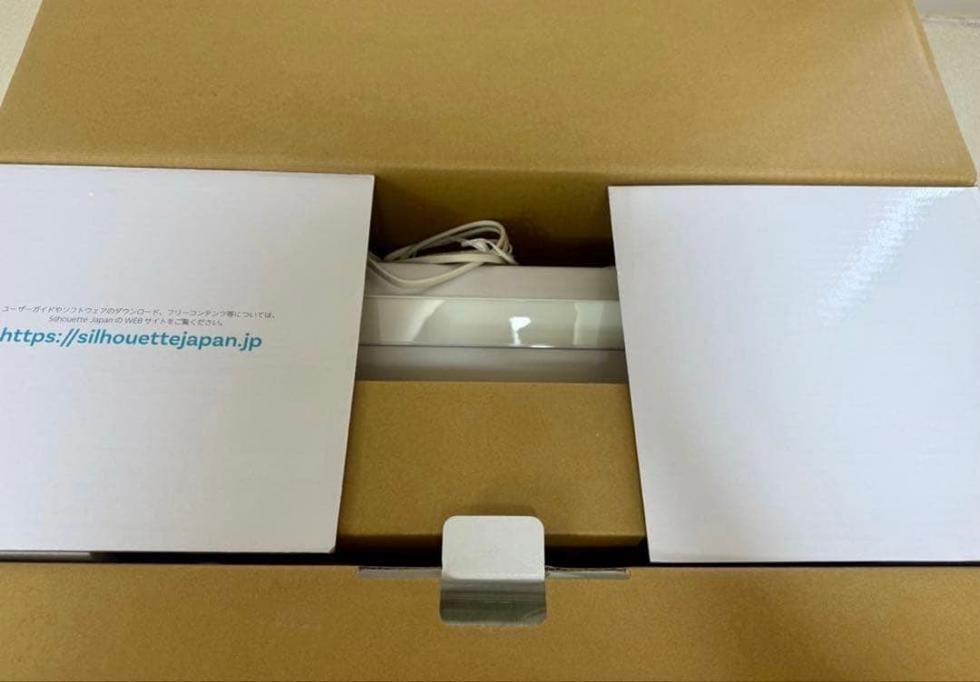 Silhouette Cameo 4 PLUS(カッティングマシン)