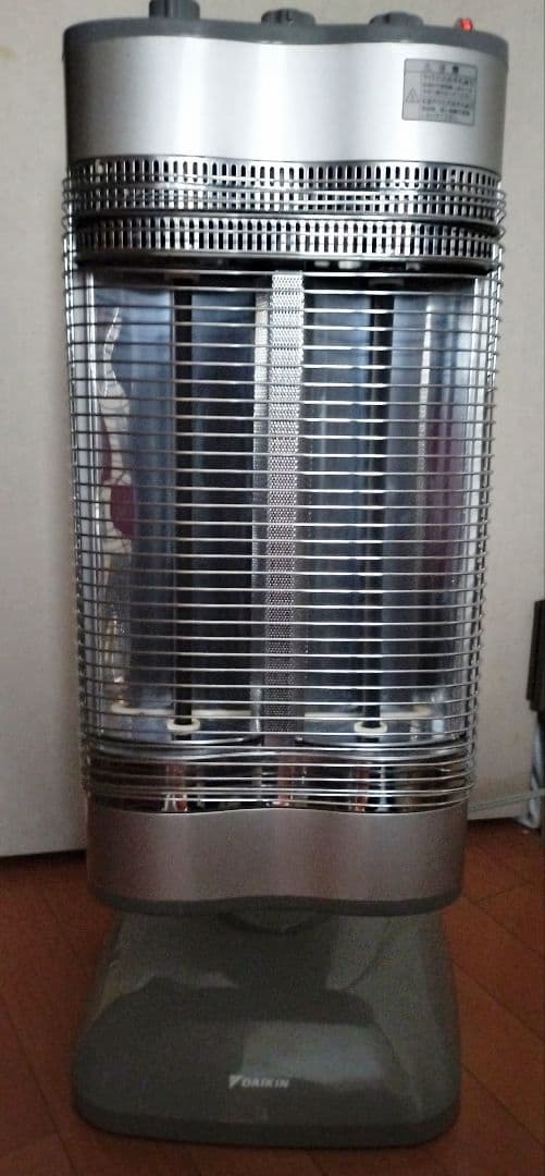 ダイキン　遠赤外線暖房機　セラムヒート